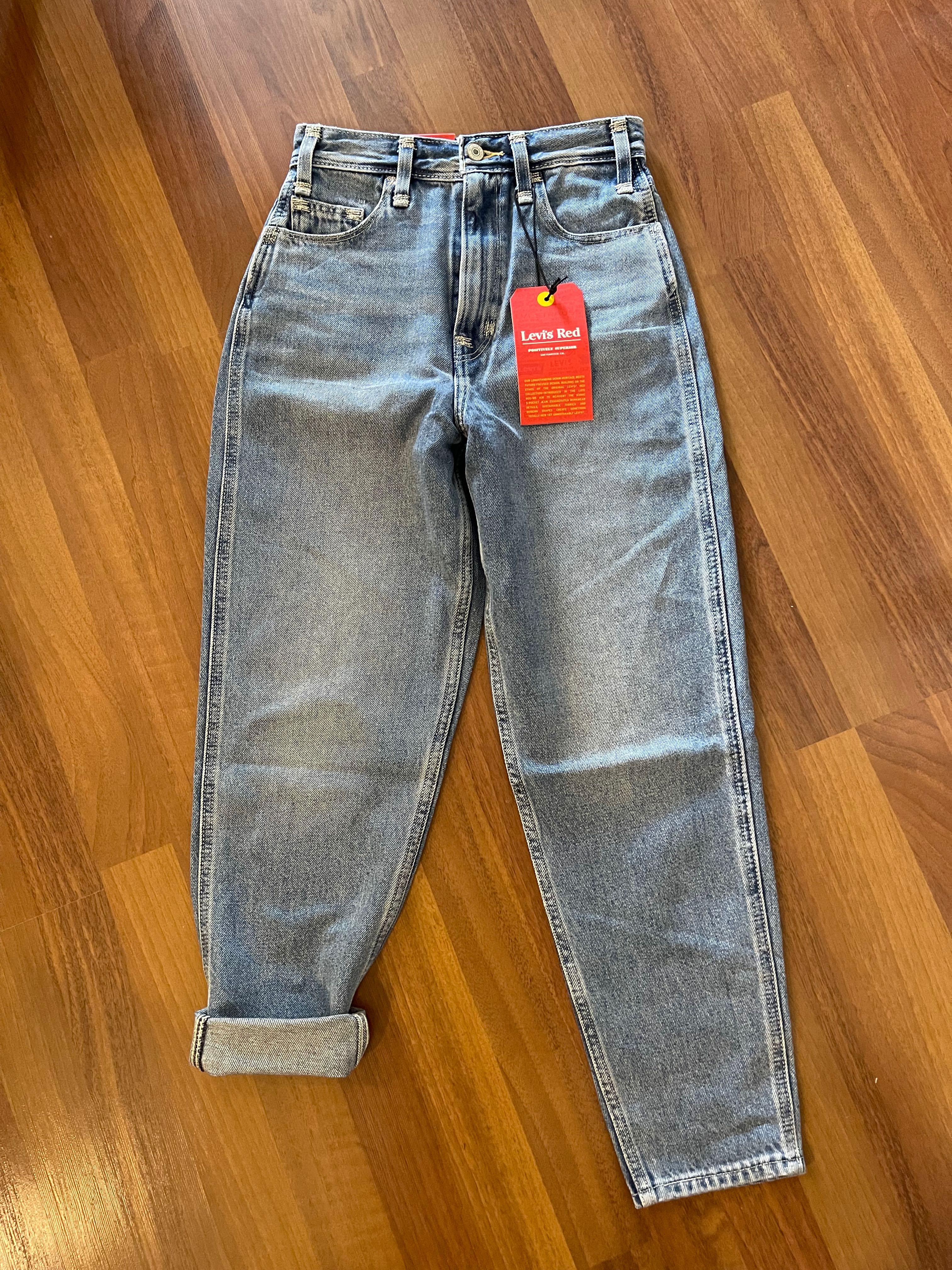 Levi's Red - high loose taper - (size 
