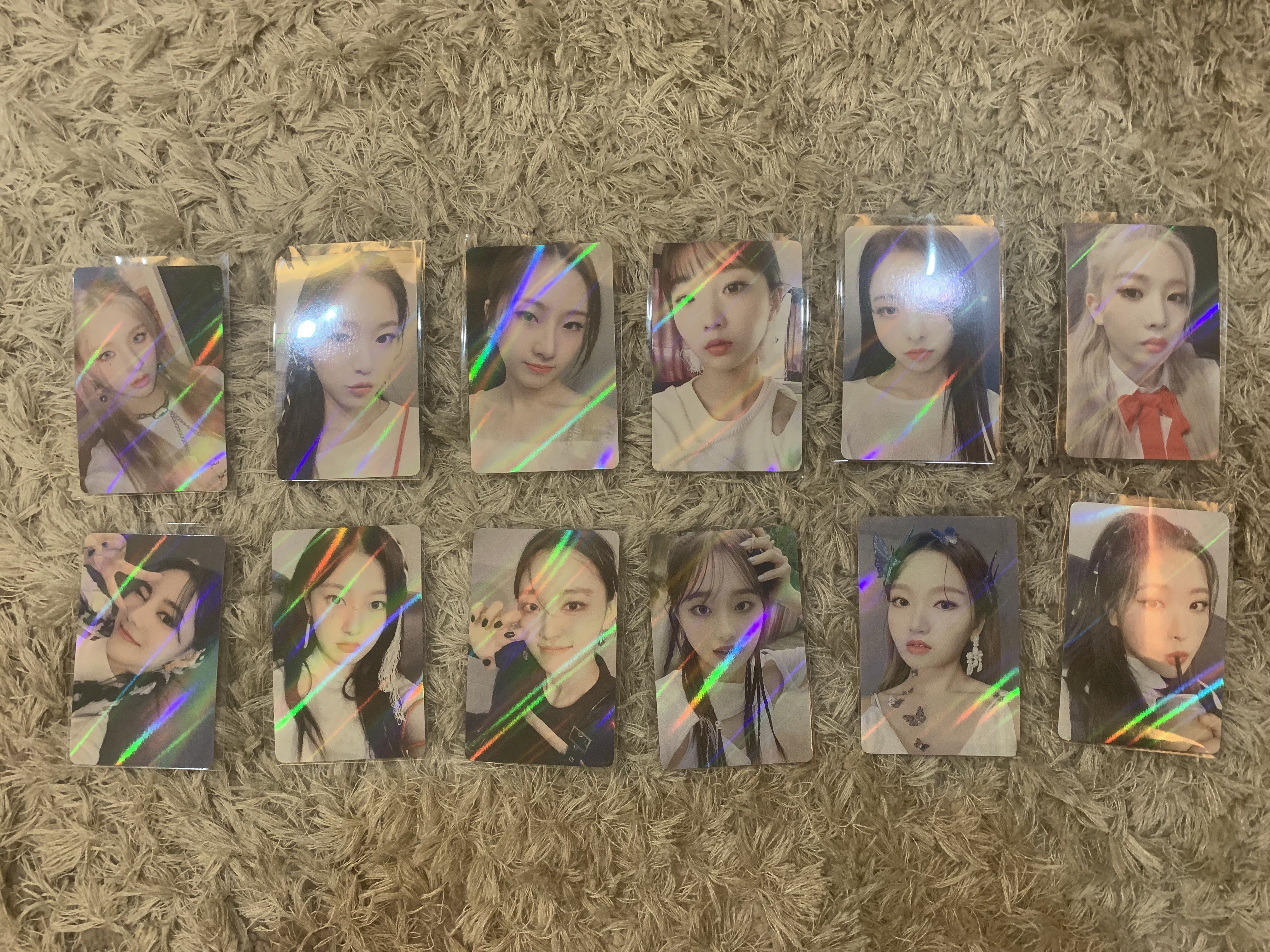 Refer new listing:LOONA PTT WITHDRAMA HOLOGRAM FANSIGN PHOTOCARDS