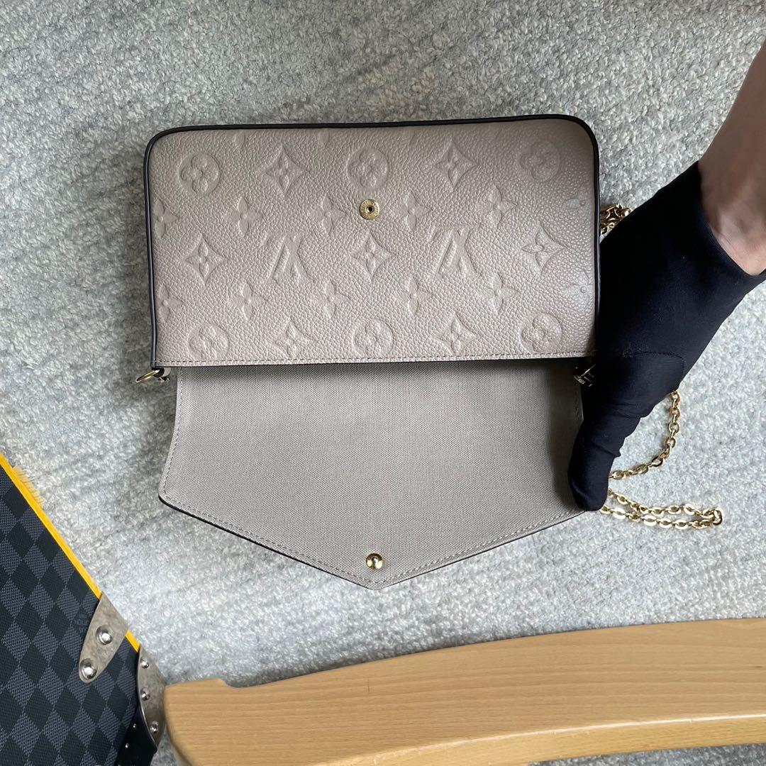 Is this an old Felicie Pochette color? Anyone know if it's in stock in  stores. Thanks in advance! Asking for my younger sister it's her bday soon.  : r/Louisvuitton