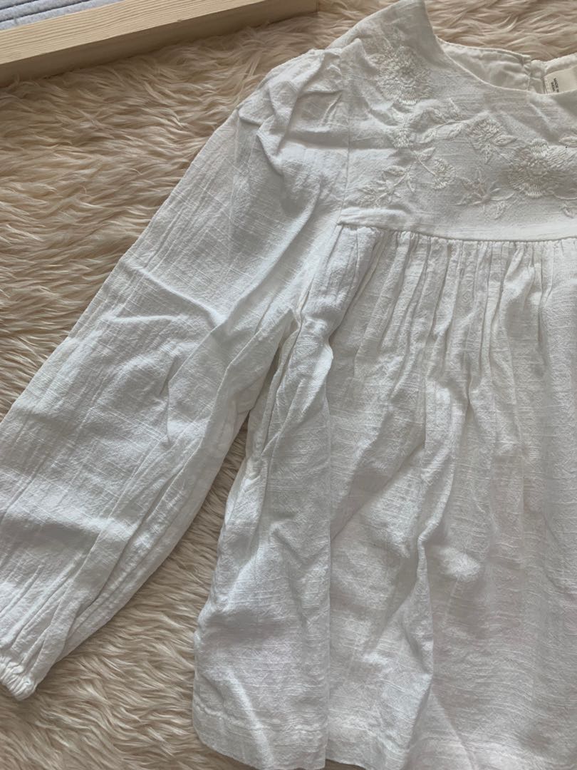 Mango Baby White Embroidered Top 6T (Category: Babies & Kids Fashion) located in Taguig. Submitted by lxclozette (Listing ID 1111098128, Image 2). Description: Can be worn as dress for a 3yo.