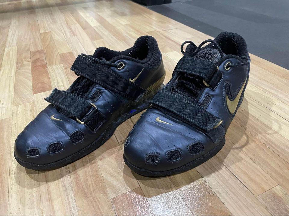 Cargado bala protesta Nike Romaleos 1 Team USA edition Size 10 for weightlifting & powerlifting,  Sports Equipment, Other Sports Equipment and Supplies on Carousell