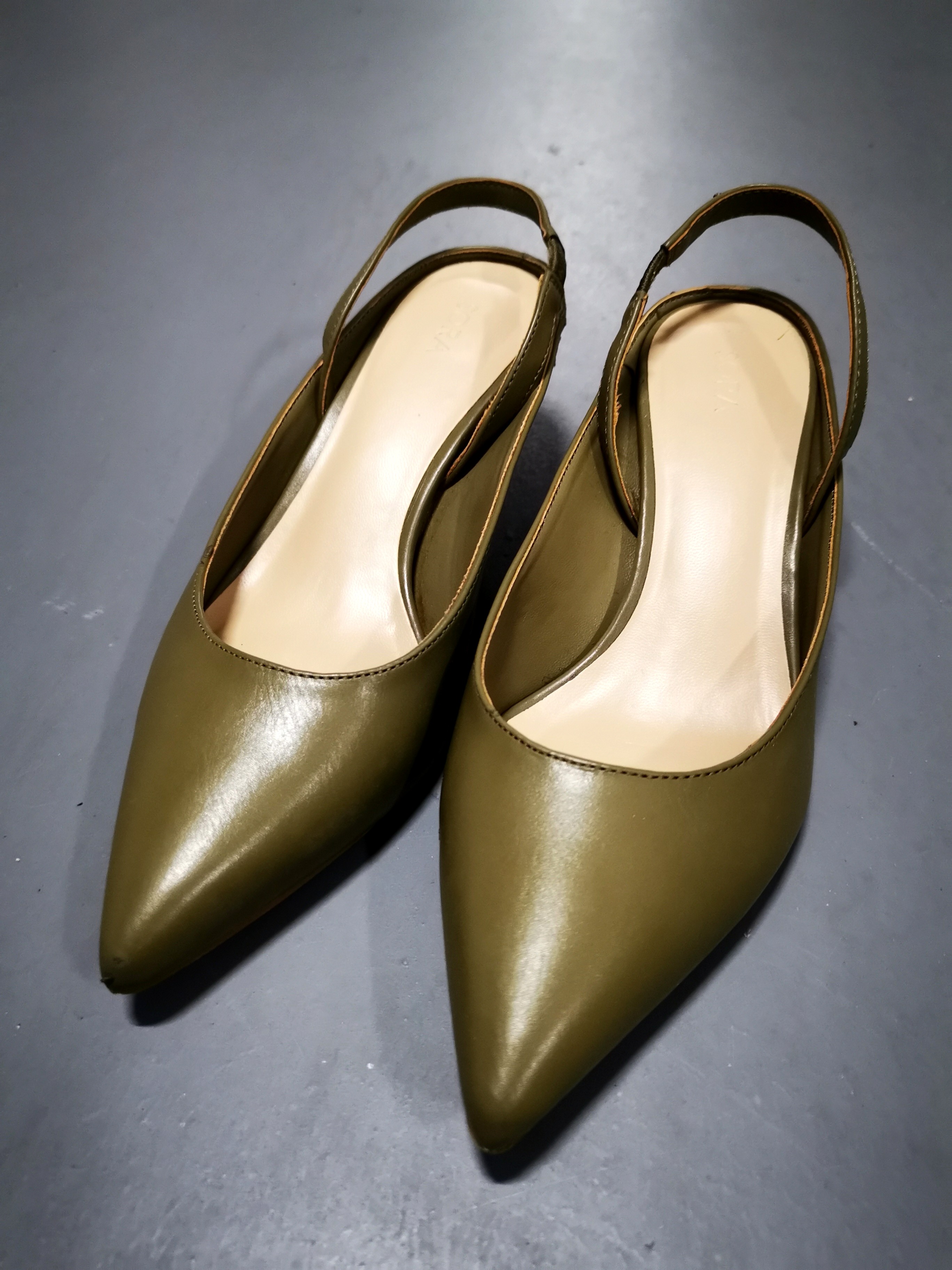 Olive green heels, Women's Fashion, Footwear, Heels on Carousell