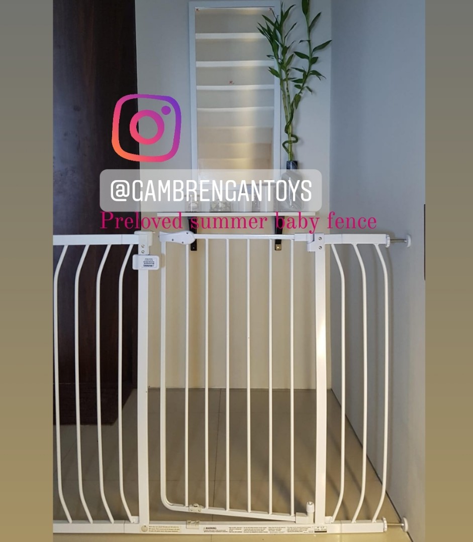 Pagar Pengaman Tangga Untuk Anak Bayi Merk Summer Baby Fence Pagar Bayi Extra Tall Walk Thru Gate Auto Close Bayi Anak Kereta Kursi Goyang Gendongan Bayi Di Carousell