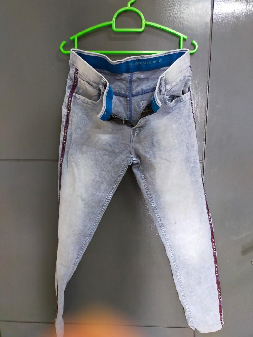 Jeans rotti in mezzo alle best sale gambe