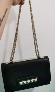 (Category: ) located in . Submitted by loveauthenticitems (Listing ID 1111049368, Image 1). Description: .