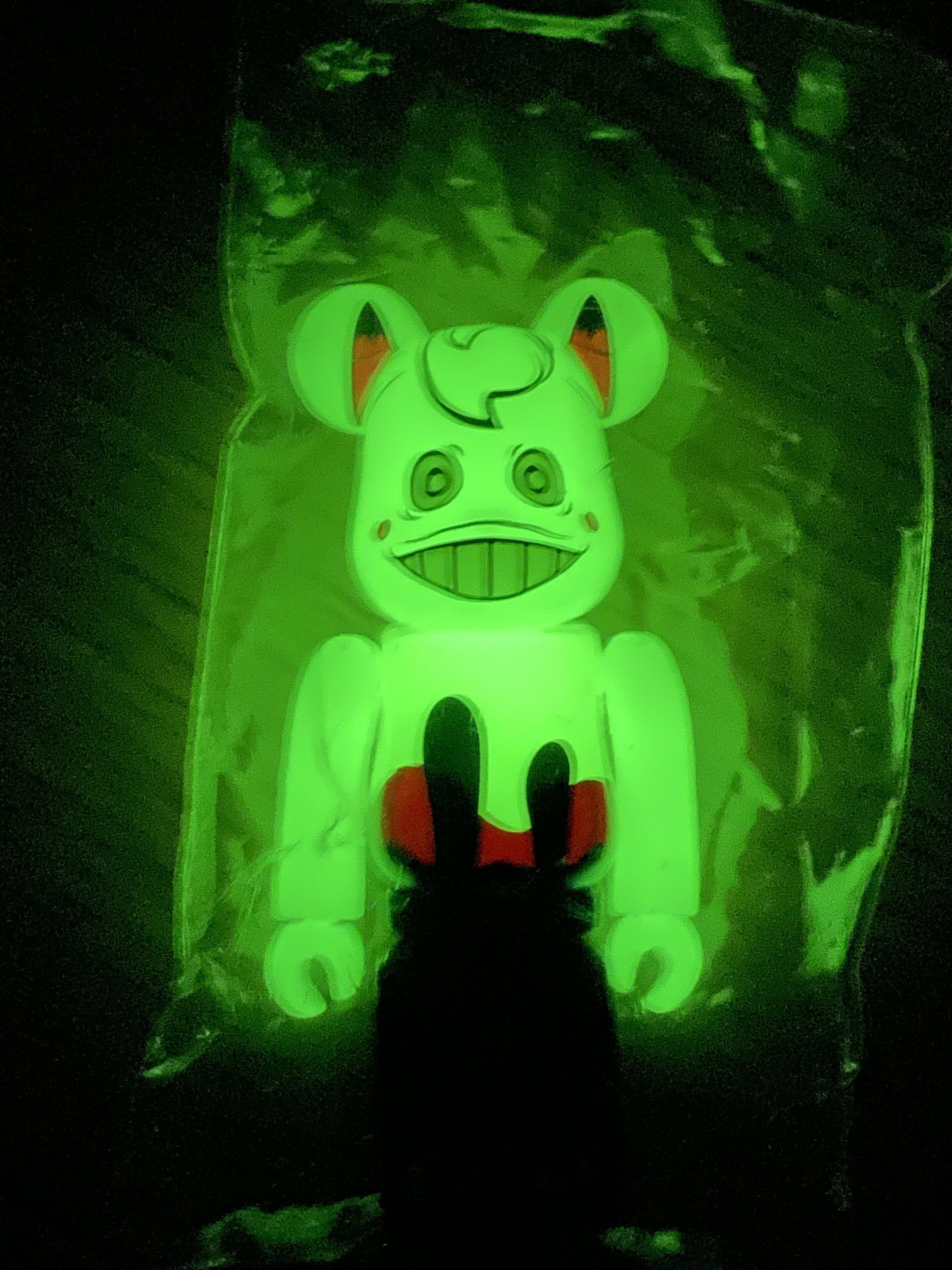 Bearbrick Series 37 Aliens Park GID Super Secret 1 192 Be rbrick 100