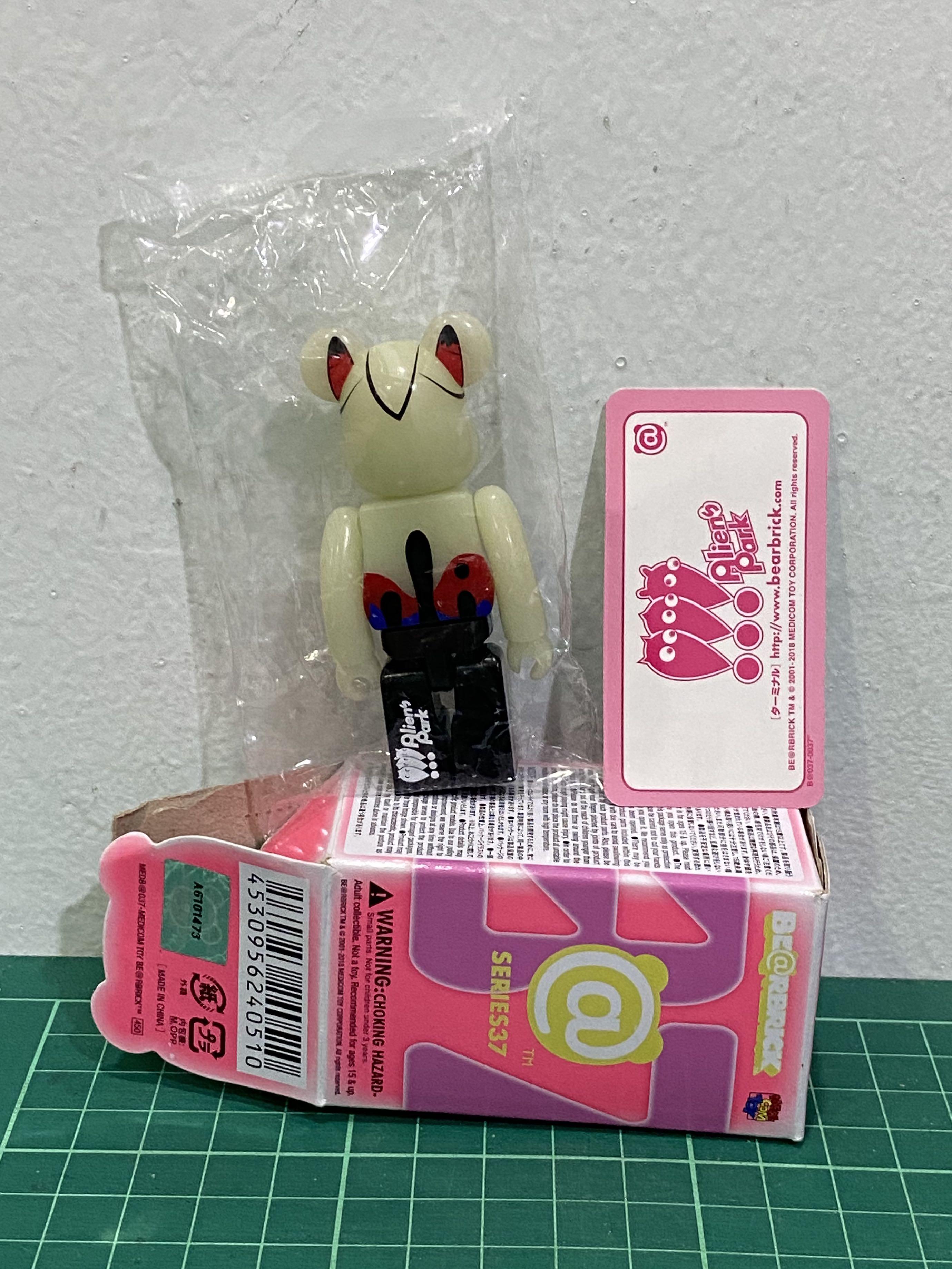 Bearbrick Series 37 Aliens Park GID Super Secret 1 192 Be rbrick 100