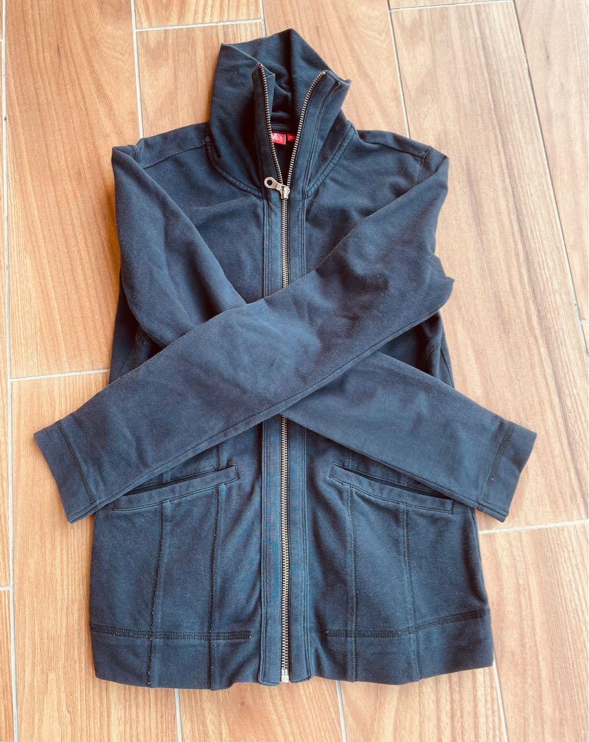 Black jacket (Category: Coats, Jackets and Outerwear) located in Kuala Lumpur. Submitted by cherylloki (Listing ID 1114769327, Image 1). Description: Feels high quality and is stretchy. The jacket is also tight fitting. The fabric isn’t too thick and feels like workout legging material Condition: 8.5/10 Color is a bit faded and fabric slightly fuzzy from washing it (like any other standard preloved clothes) Measurements (laid flat)- Length: 22” S