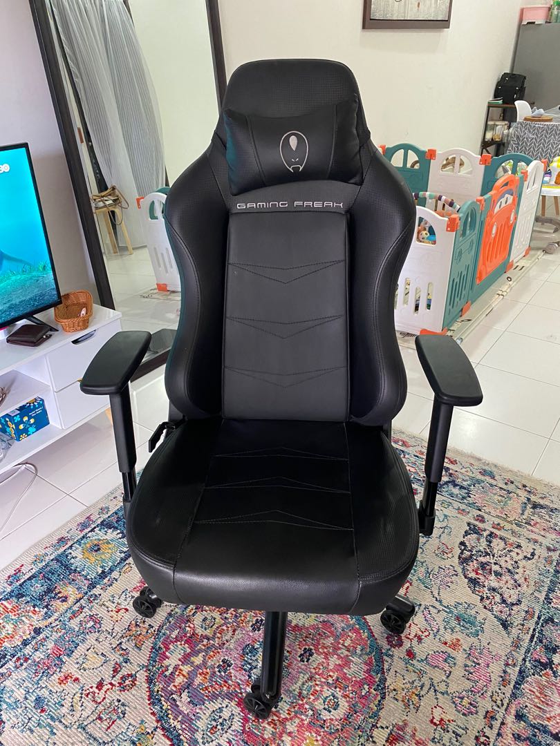 Gaming freak carbon throne top