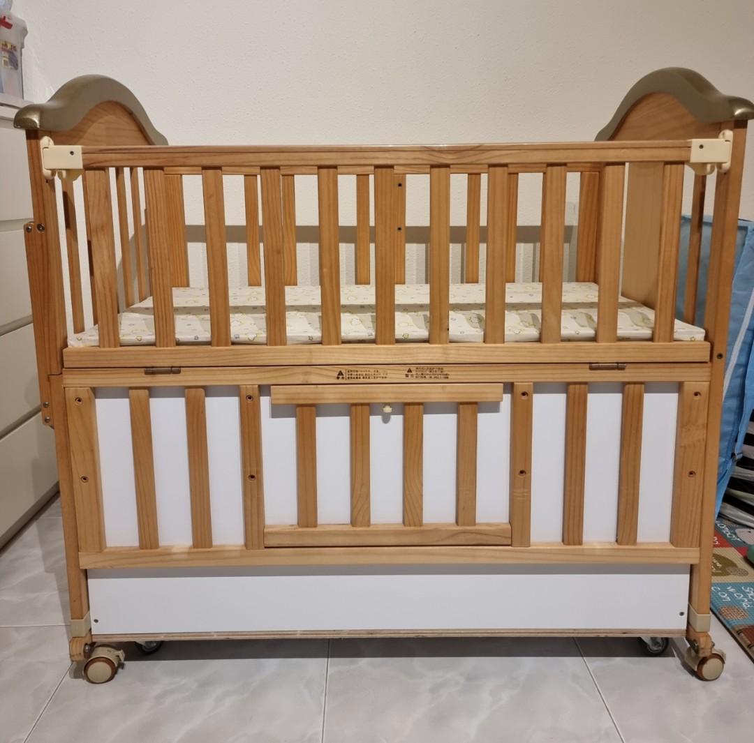 *Give away* Baby cot, Babies & Kids, Baby Nursery & Kids Furniture