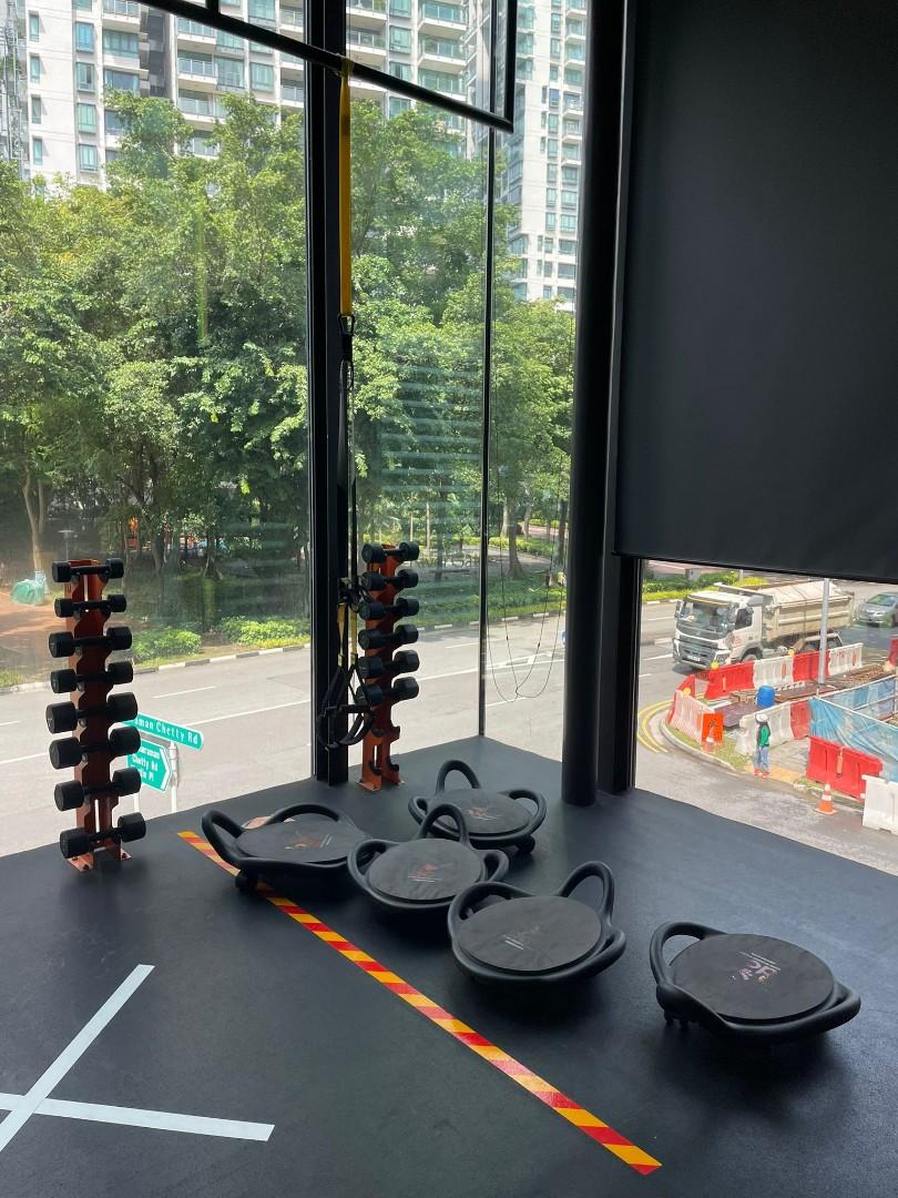Orangetheory Commercial Gym Equipment LOT SALE! Weights Medicine Ball  Dumbbell Step Board Resistant bands AS LOT ONLY!