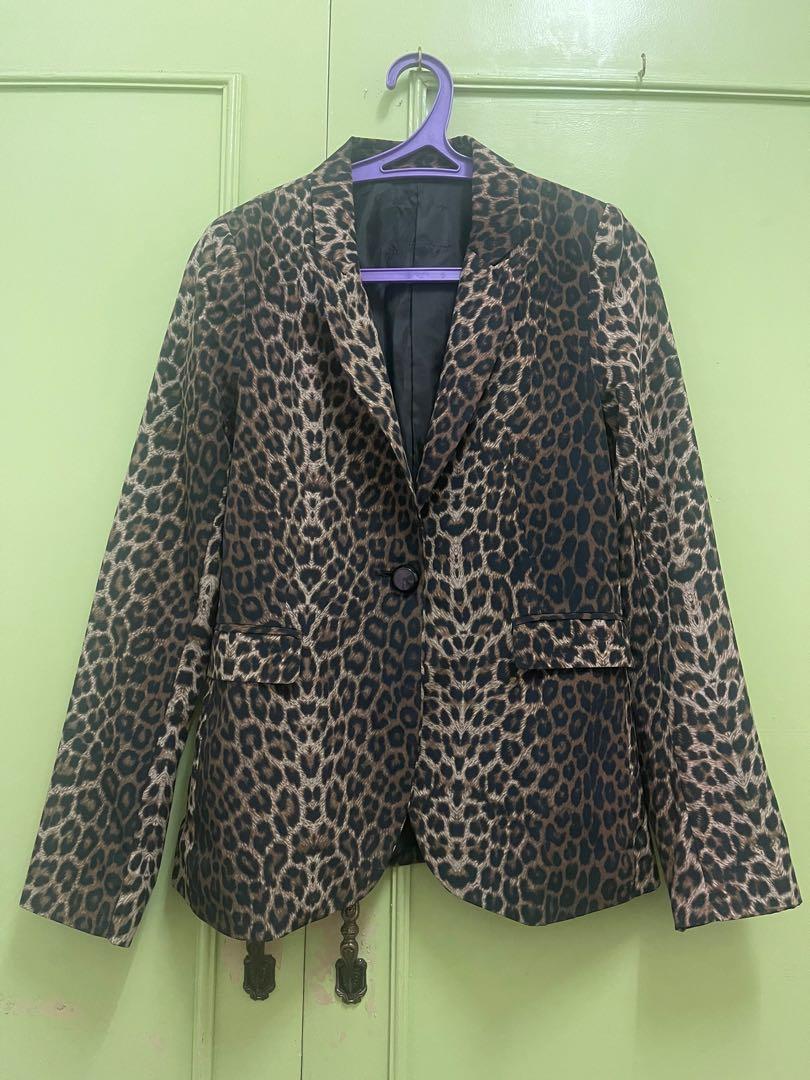 Leopard tiger print coat (Category: Coats, Jackets and Outerwear) located in Manila. Submitted by sarisarionlinestore (Listing ID 1114854724, Image 1). Description: .