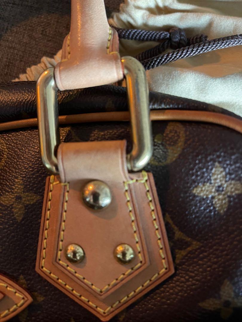 authentic LV manhattan pm (Category: Luxury Bags & Wallets) located in Taguig. Submitted by coconutcalamari (Listing ID 1114745157, Image 3). Description: barely used. well maintained with dust bag and receipt bought in LV in greenbelt. .