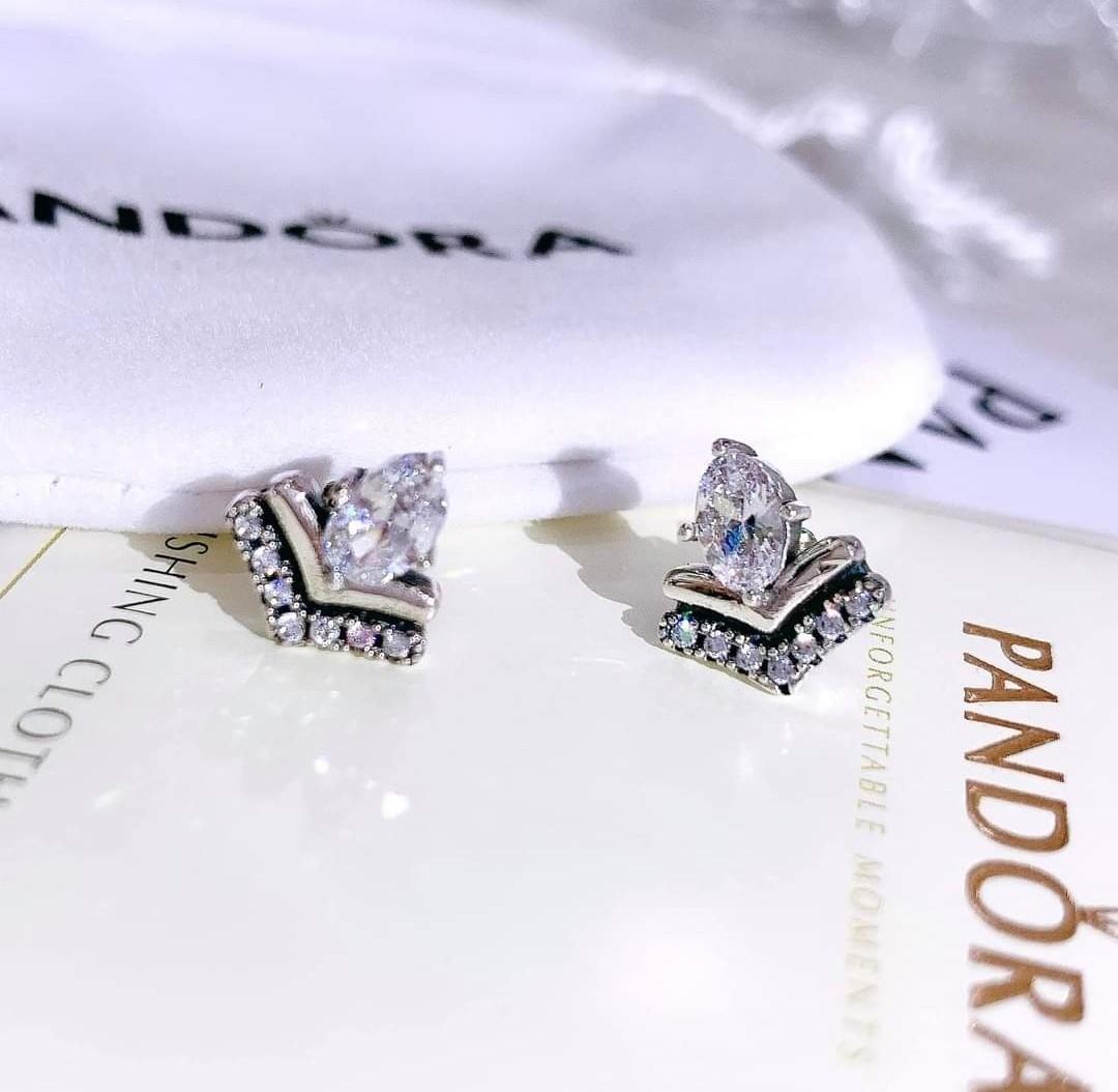 Pandora princess outlet tiara earrings