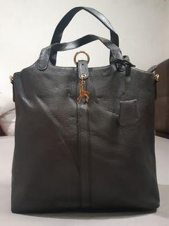 Tas black