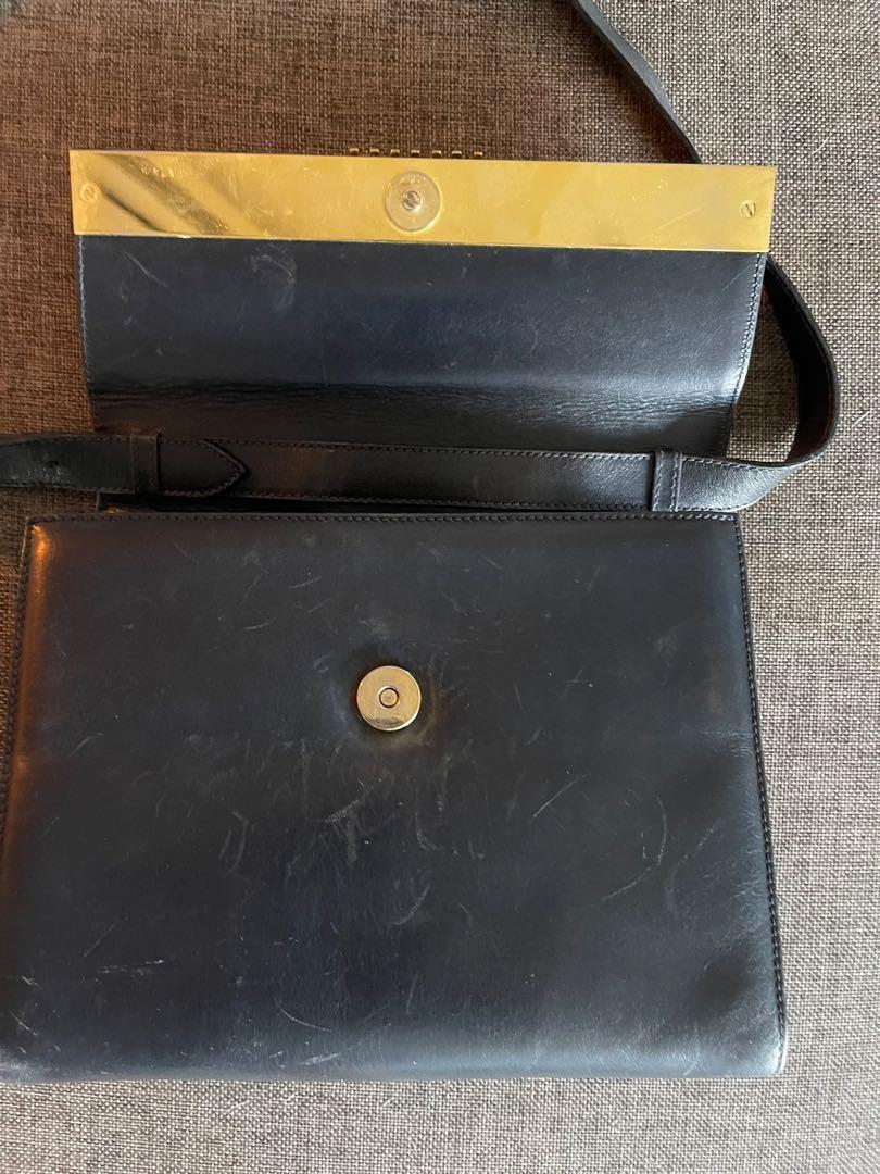 Vintage Ferregamo Shoulder Bag (Category: Luxury Bags & Wallets) located in Taguig. Submitted by coconutcalamari (Listing ID 1114746428, Image 3). Description: .