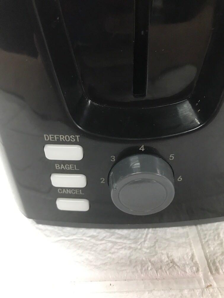 Sunbeam Bread Toaster (Category: Other Kitchen Appliances) located in Pasay City. Submitted by meostore (Listing ID 1114825603, Image 3). Description: With box and manual 110 volts need transformer No issue No scratches .