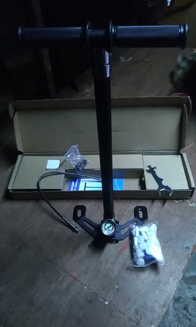 4stage(pcp) hand tire pump, Car Parts & Accessories, Mags and Tires on