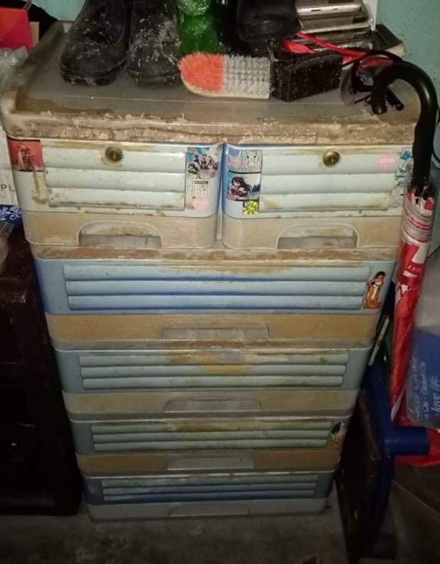 5-Layers Drawer (Category: Shelves, Cabinets & Racks) located in Manila. Submitted by joycu (Listing ID 1115100991, Image 2). Description: 5-Layers Drawer WALA pong Basag Wala na pong susi RFS: Lipat bahay, hindi na madadala sa lilipatan. For PICK-UP only, or kayo po magpa Book. MEET-Up at: Savemore Espana - M.dela Fuente Manila Branch.