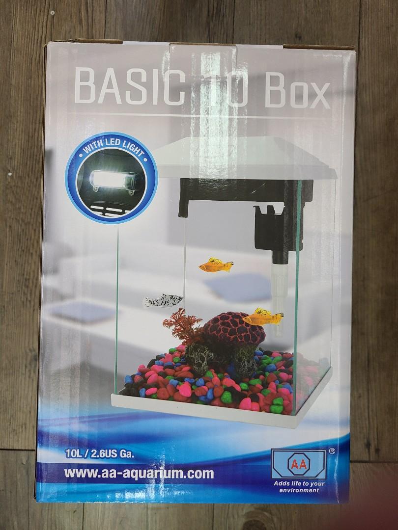 AA Basic 10 box not deco o （分類：其他）位於 Hong Kong。 由 founder84 提交（商品編號 1115027521，圖片 1）。簡介： 全新，有單， 自購買日起一年原裝保養， 藍田交收 20.5x20.5x29.5 cm 新款採用可換式濾心設計 LED燈連濾水器。