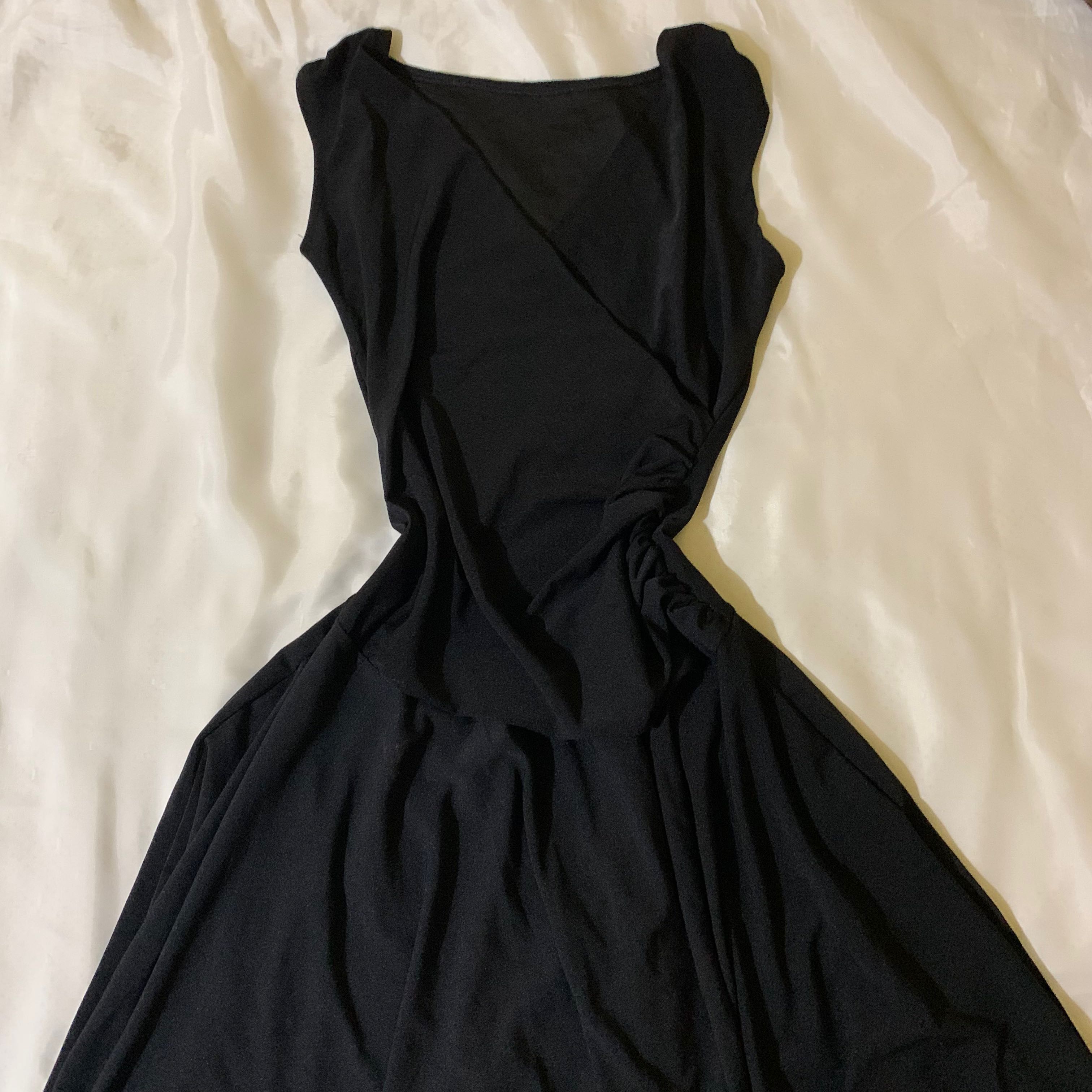 black flowy cocktail dress