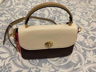 (Category: ) located in . Submitted by glamwithmeee (Listing ID 1114943537, Image 1). Description: .