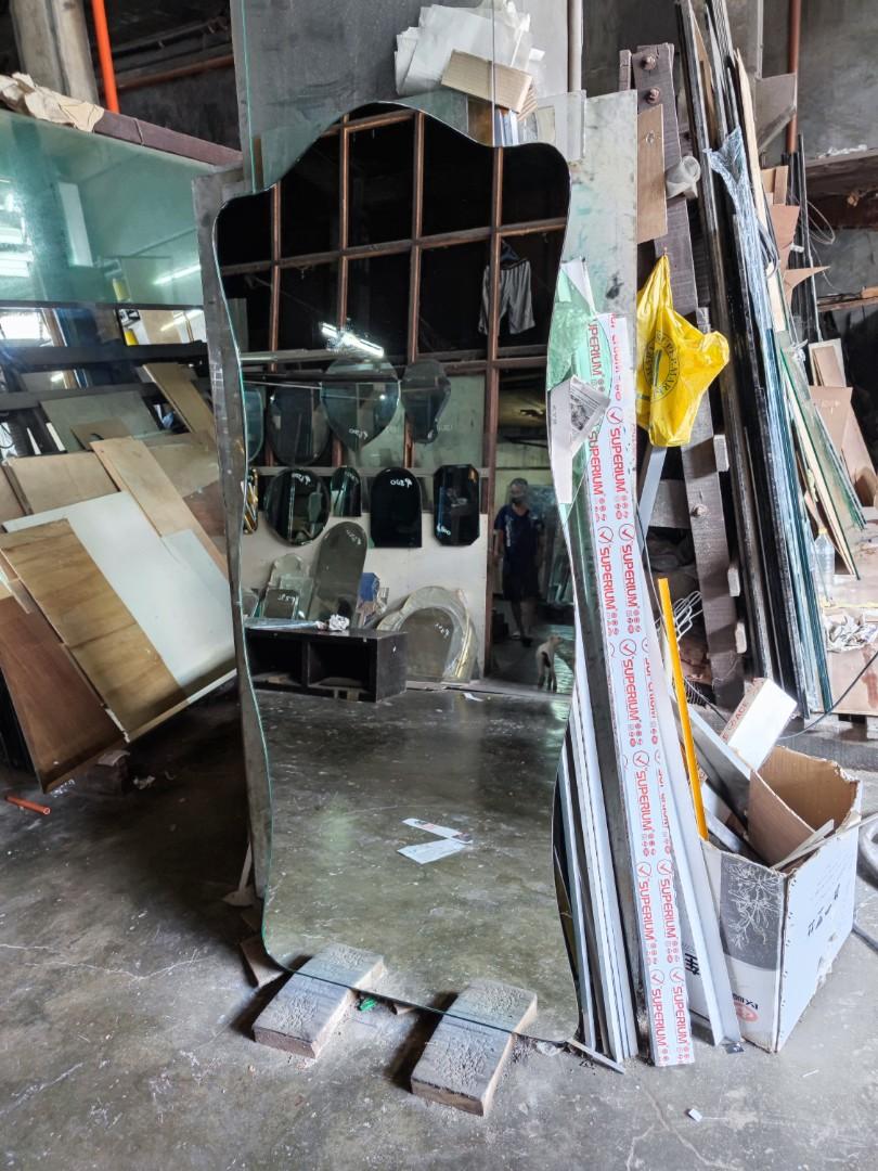 Customize shape frameless mirror (Category: Mirrors) located in Malabon City. Submitted by mirrors.ph (Listing ID 1114953250, Image 3). Description: Customize shape frameless mirror using 6mm thick copper free lead free mirror polished edges Size: 2.5ft x 6ft P2400.