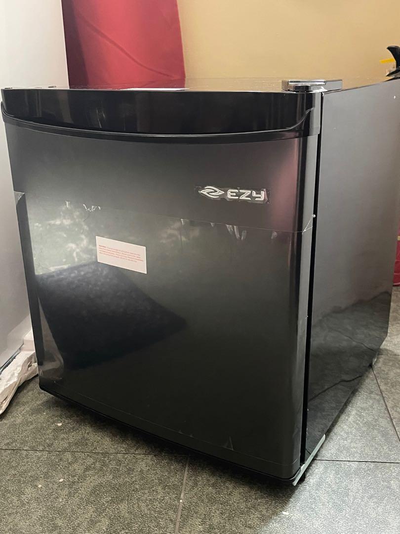 Ezy Personal Mini Bar Refrigerator , TV & Home Appliances, Kitchen