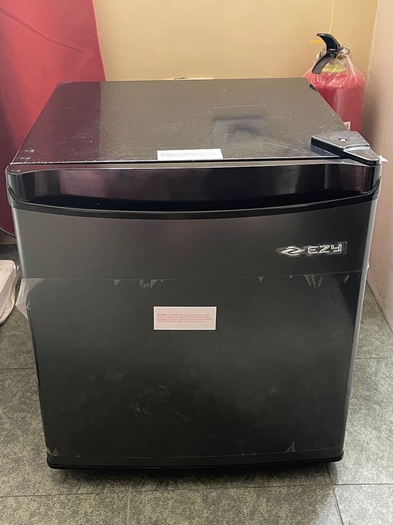 Ezy Personal Mini Bar Refrigerator , TV & Home Appliances, Kitchen