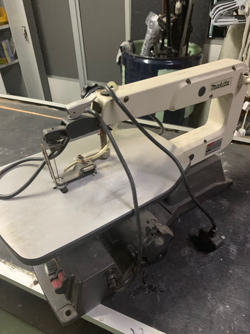 Makita SJ401 scrolling saw, Hobbies & Toys, Stationery & Craft, Craft