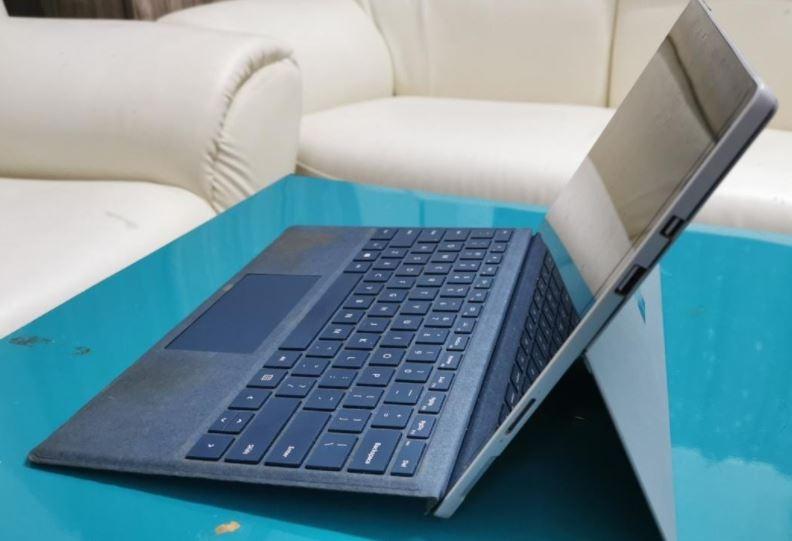 Microsoft Surface Pro5 Intel core i5-7300u, 8GB, 128GB +Keyboard and Stylus  Pen