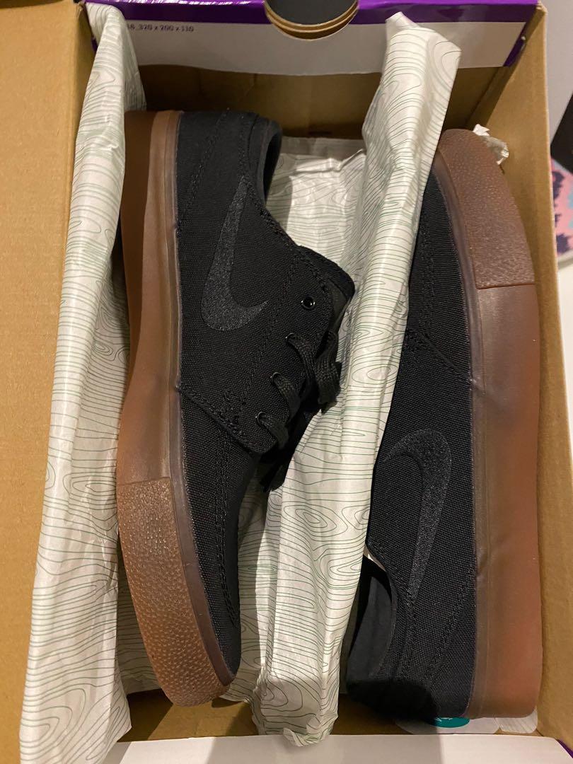Nike stefan janoski black gum sole on sale