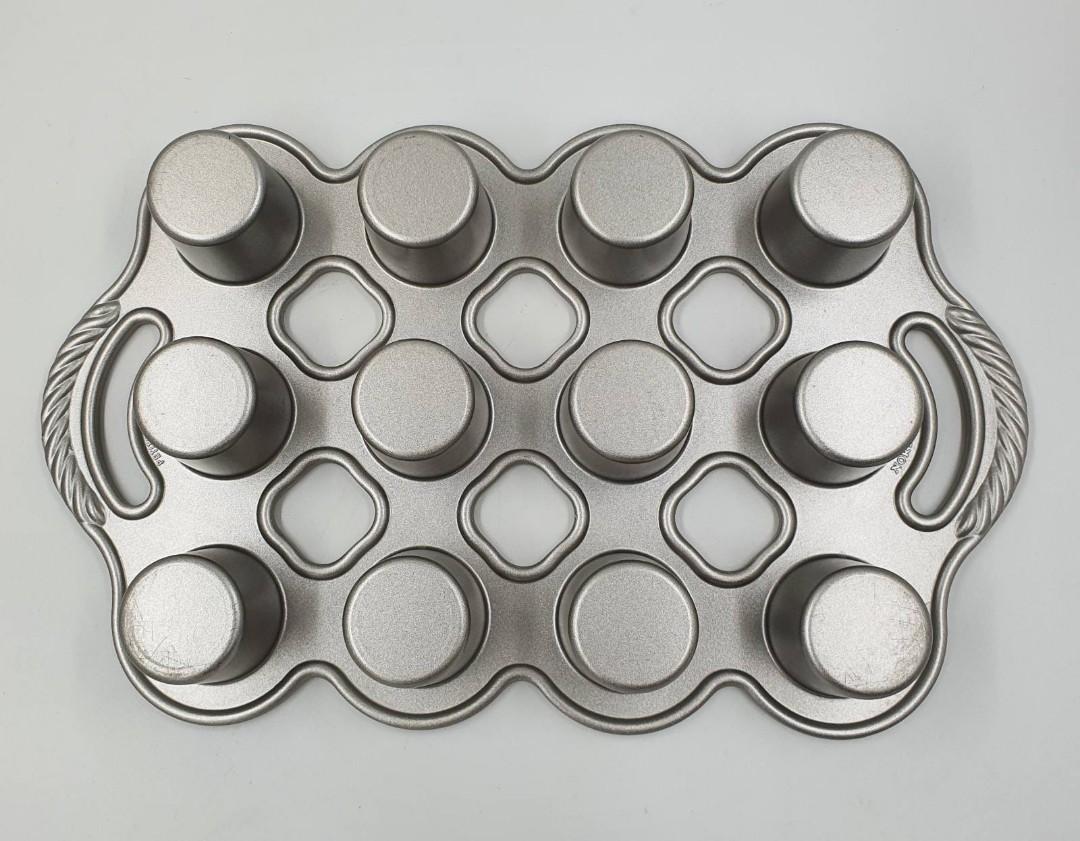 Nordic Ware Cast Aluminum Petite Popover Pan 1/4 Cup Each, 12 Cavity,  Silver/Gray