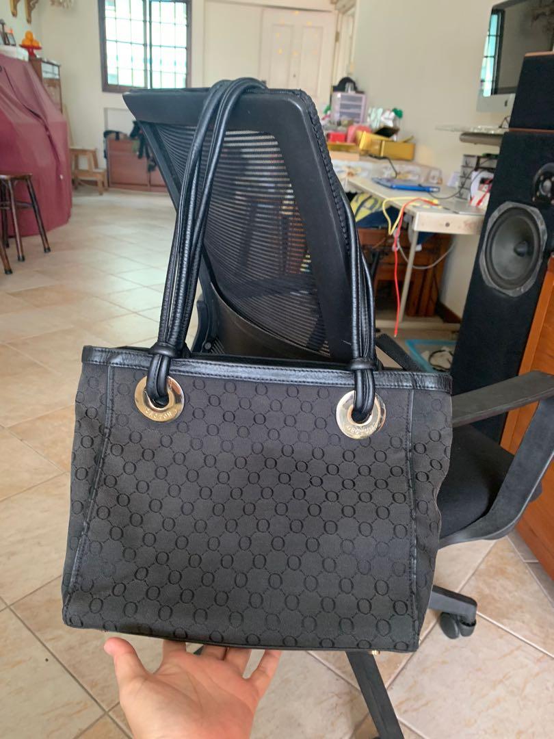 Oroton store signature bag