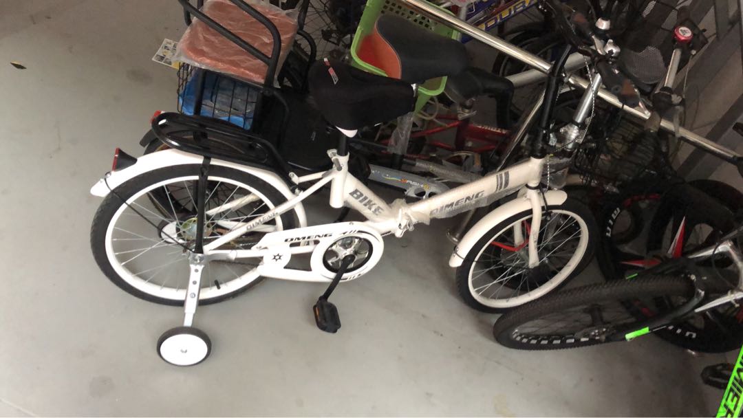 Single speed bicycle White for sale. Just bought for less than a month for 140 online Sports Equipment Bicycles Parts Bicycles on Carousell