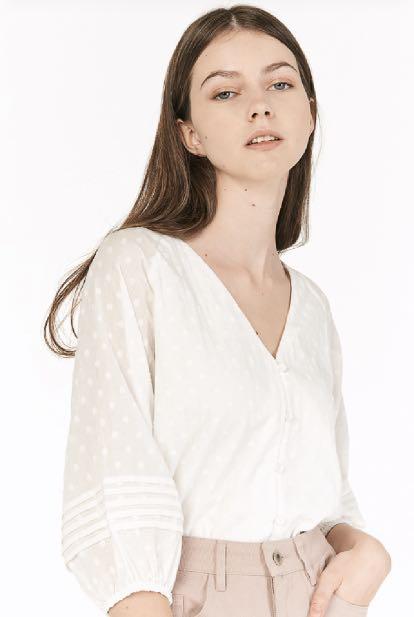 TCL Farryn Top In White Women s Fashion Tops Blouses on Carousell