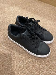 Black sneakers ruby