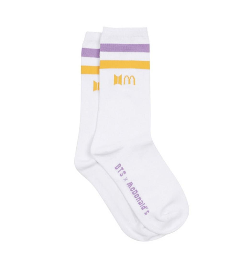 BTS x McDo Logo White Socks Official (Category: Socks) located in Bacoor. Submitted by koremoon (Listing ID 1115285568, Image 2). Description: 🐳 official merchandise from the BTS x McDo collaboration 🐳 freesize, can fit from 230 to 265mm 🐳 above ankle 🐳 70% cotton, 21% polyester, 6% nylon, 3% polyurethane.