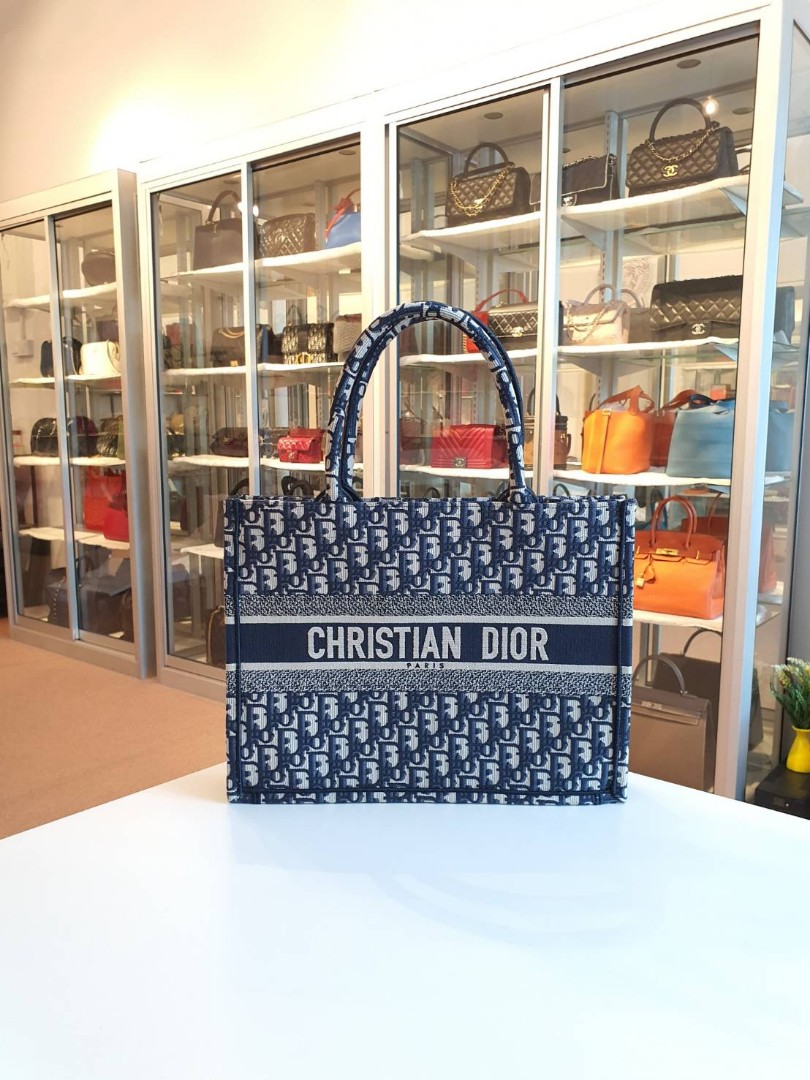 Dior tote 2021 store