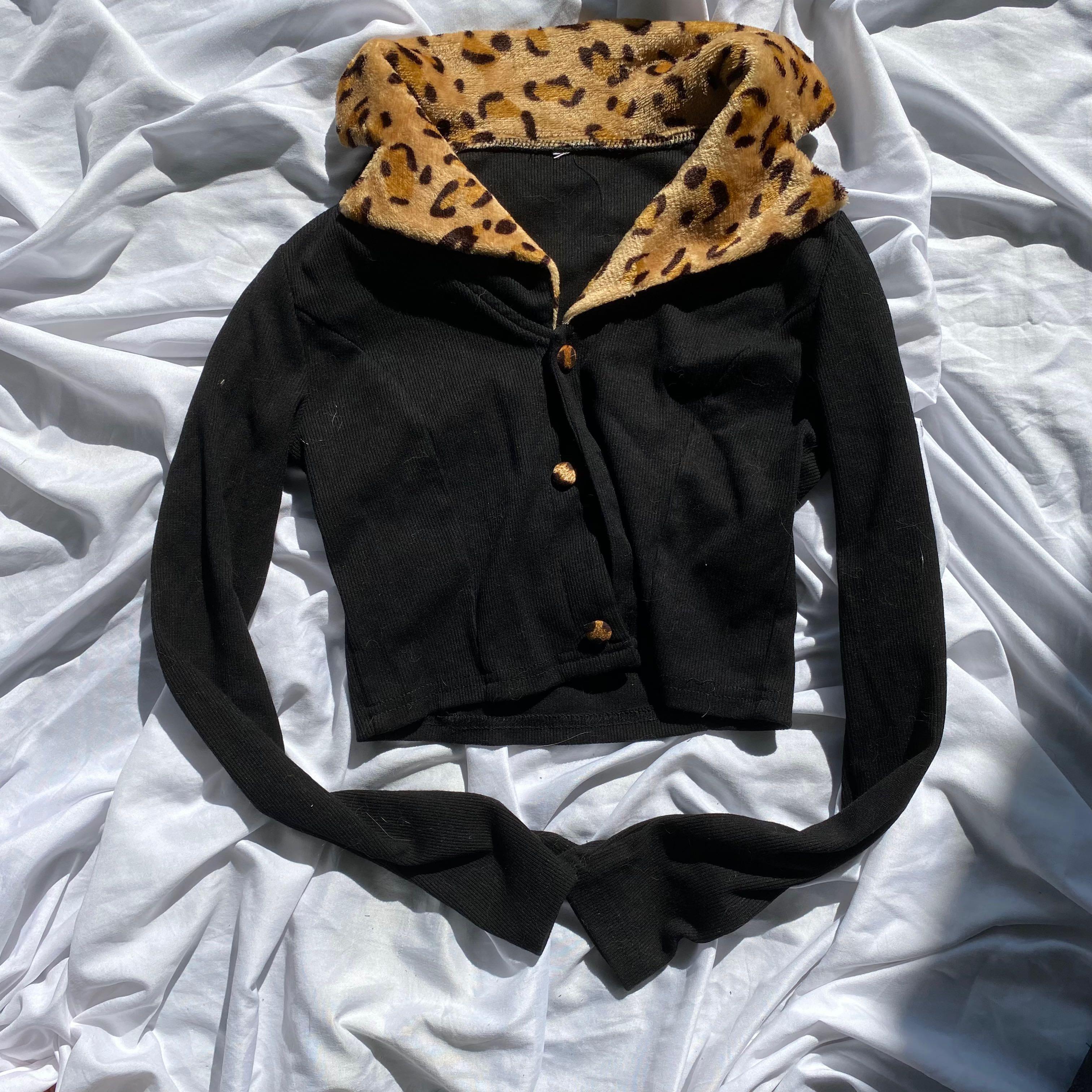 Faux Leopard Fur Collar Black Long-sleeve Crop Top, Women's Fashion, Tops,  Sleeveless on Carousell