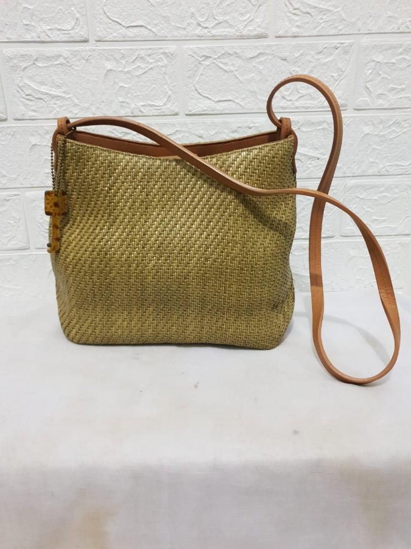 Fossil outlet woven bag