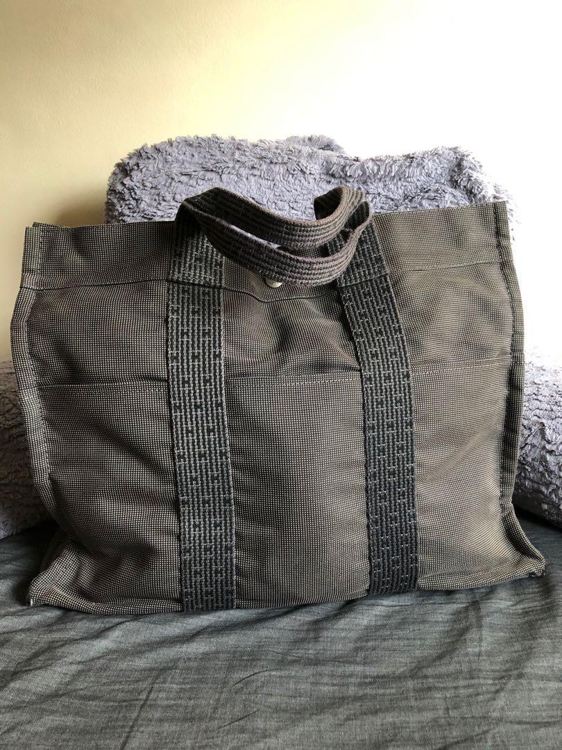Hermes Fourre Tout Bag (Category: Luxury Bags & Wallets) located in Mandaluyong City. Submitted by thestoreph (Listing ID 1115155656, Image 1). Description: XL Size with 6 outer pockets and one inner pocket. No inclusions. Payment via GCash or BPI. Payment before shipment. Meet up. Strictly in SM Light only ( beside BONI Mrt Station) Can ship. Lalamove/Grab/LBC Buyer shoulders shipping fee Posted price is last price Posted until sold .