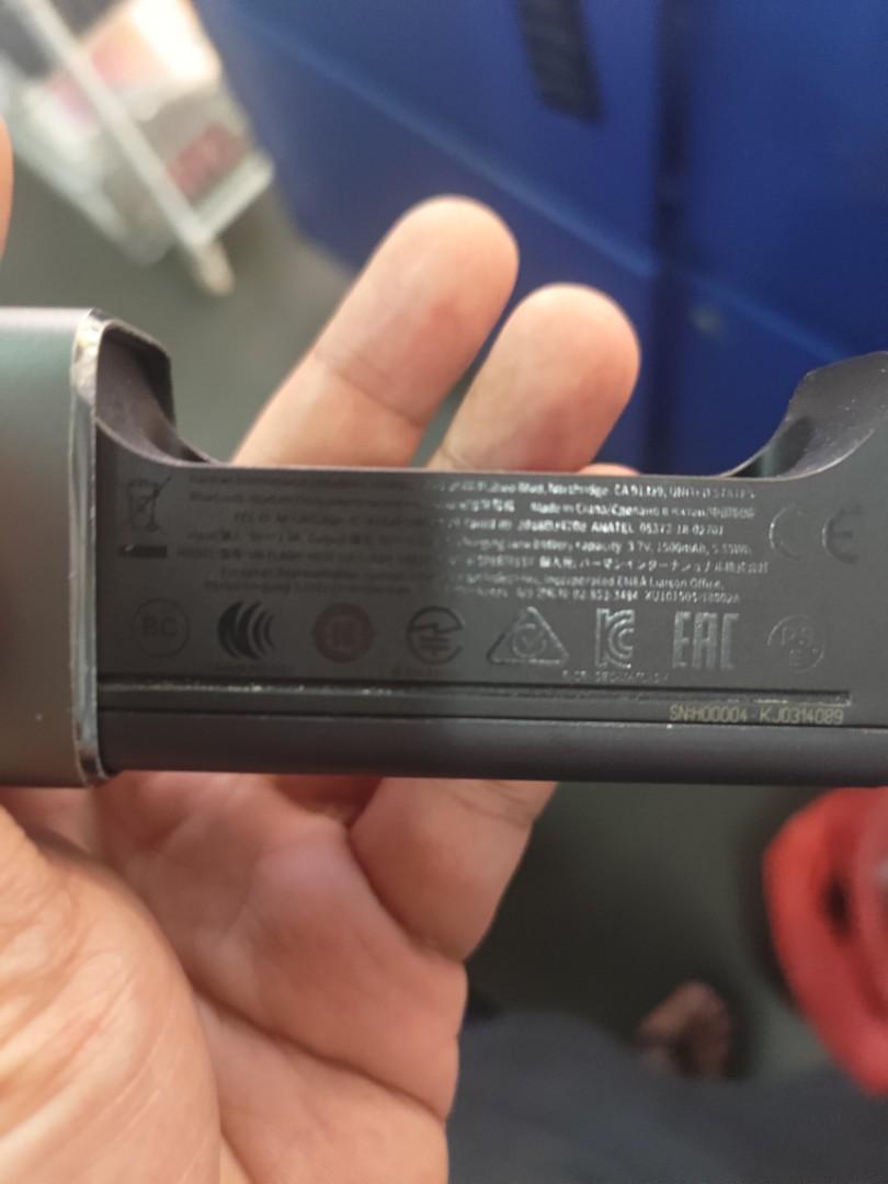 Jbl under 2025 armour charging case