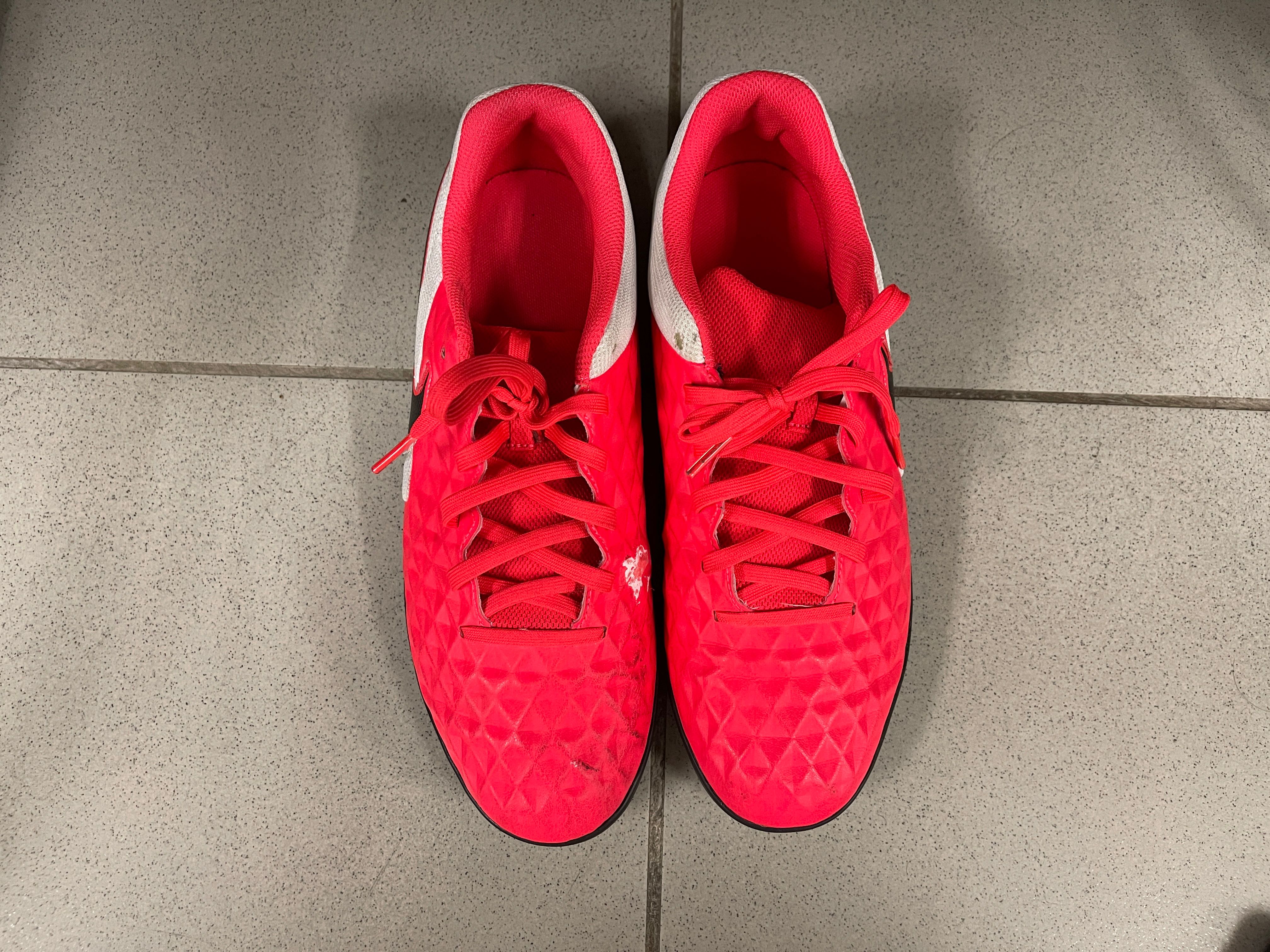 kasut futsal nike tempo