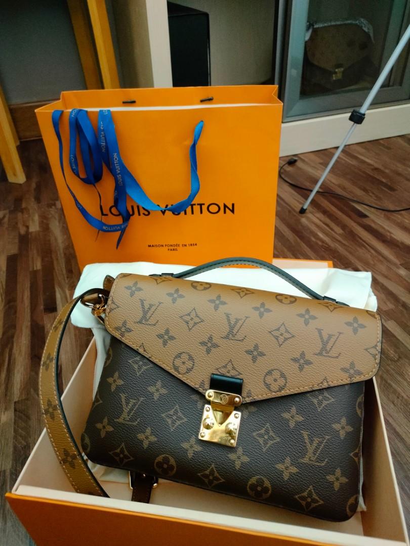 Louis Vuitton (LV) Pochette Metis Reverse, Barang Mewah, Tas \u0026 Dompet di  Carousell