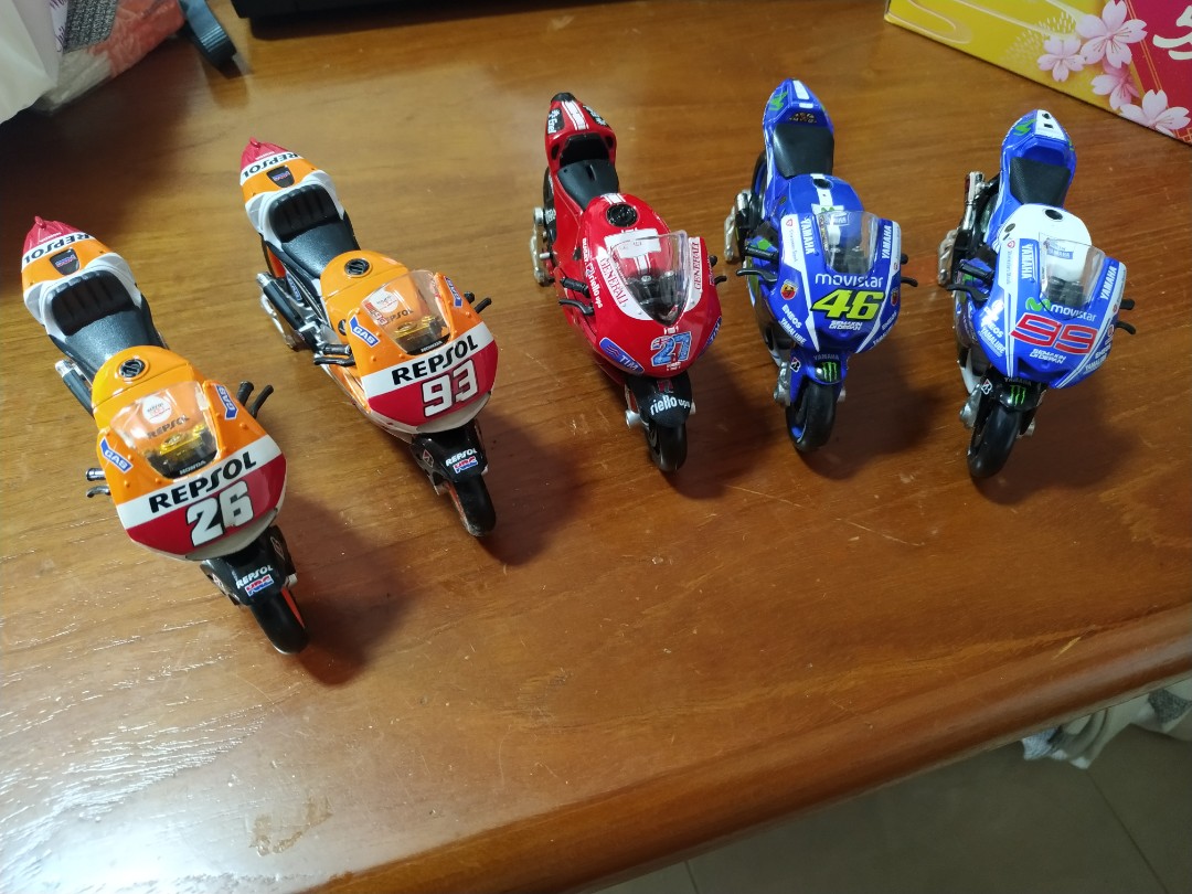 MOTOGP 118 Bikes, Hobbies & Toys, Memorabilia & Collectibles, Fan