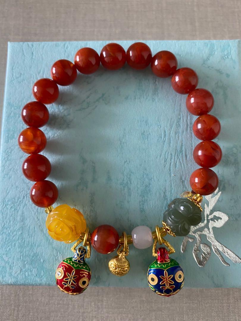 Red agate bracelet with store dog sign