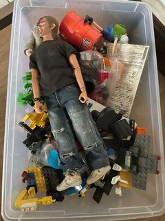 一整盒滿滿什麼都有的玩具福袋+內含 12寸人偶