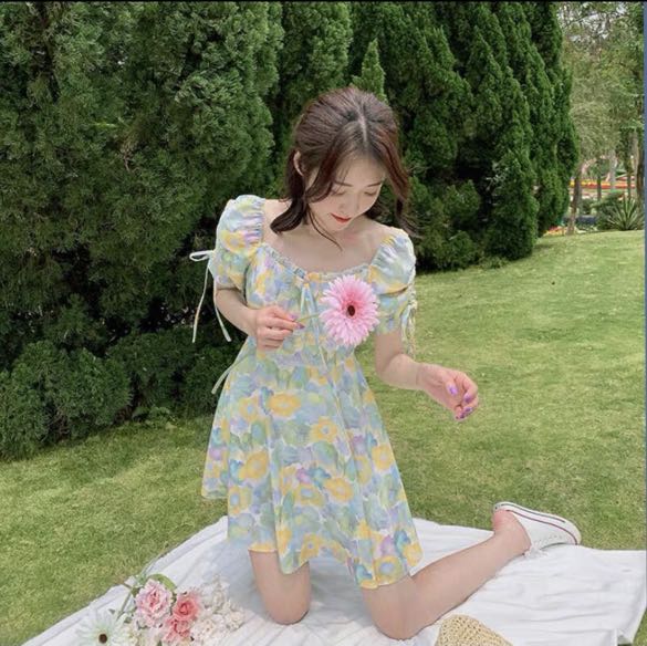 BNWT PASTEL RAINBOW FLORAL SPLASH PAINT GARDEN RIBBON DRESS