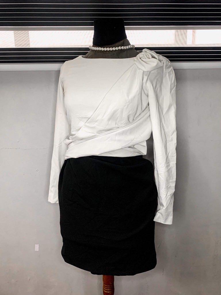 Christian Dior Formal Wear (Category: Evening dresses & gowns) located in Caloocan City. Submitted by thegoodstuff.x (Listing ID 1115471412, Image 1). Description: .